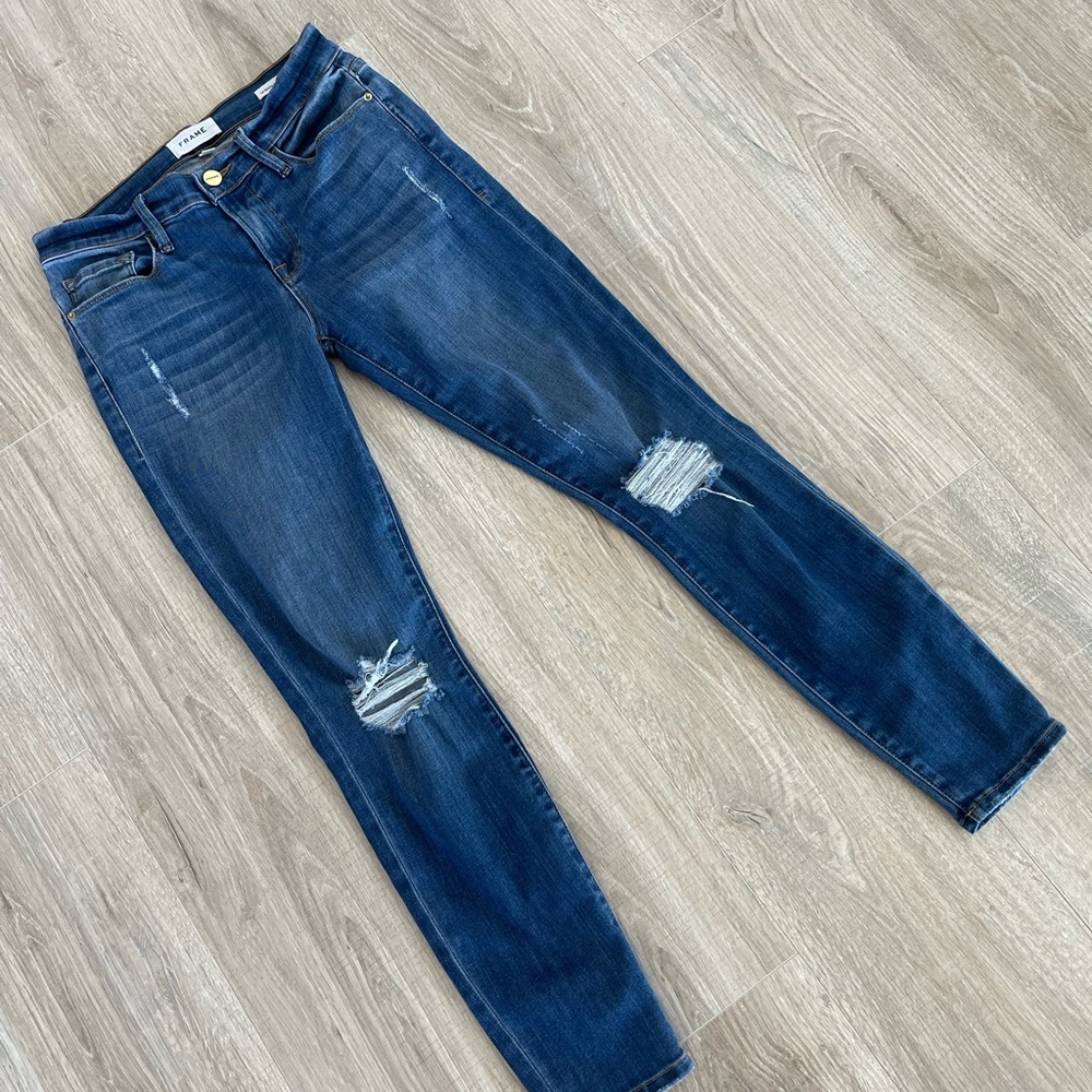 FRAME le skinny de jeanne crop distressed jeans
